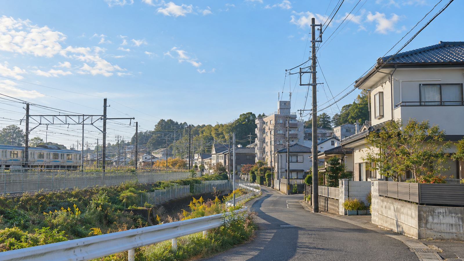 線路沿いの静かな住宅地