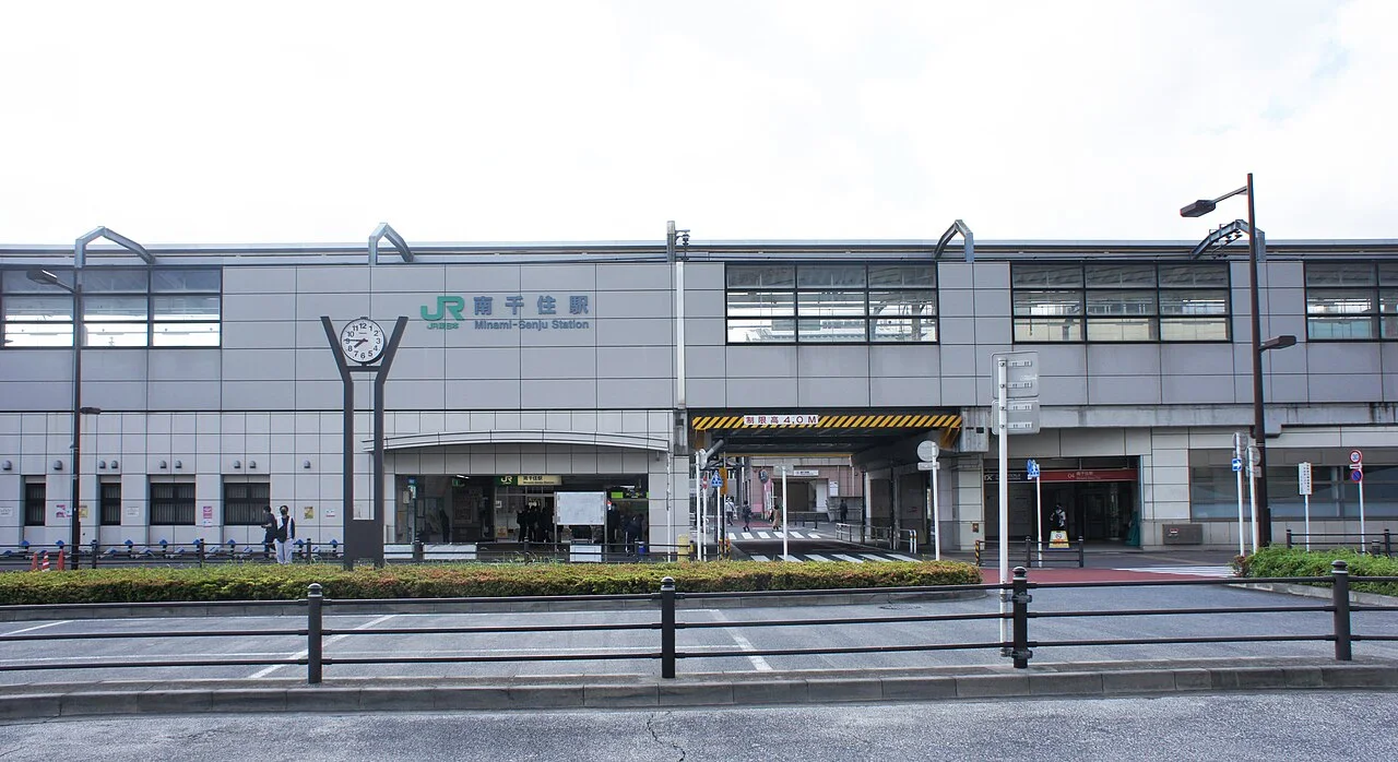 南千住駅（写真：Mister0124 / CC BY-SA 4.0（Wikimedia Commons））