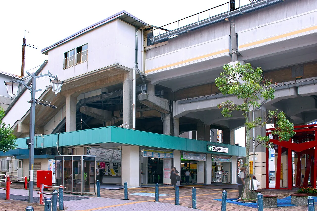 新松戸駅（写真：Archiroid21 / CC BY-SA 4.0（Wikimedia Commons））